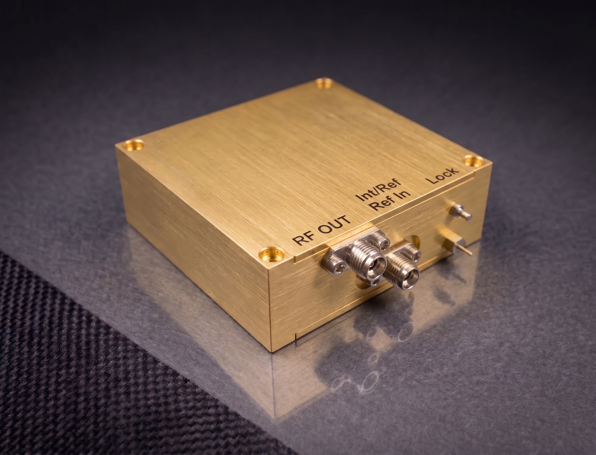 Mechanically tuned Gunn diode oscillator for millimeter wave applications